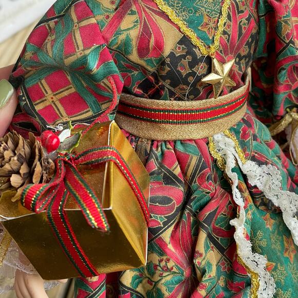 Heritage Signature Collection Christmas Porcelain Doll Nicole Vtg 1998 #30018 - Picture 7 of 14